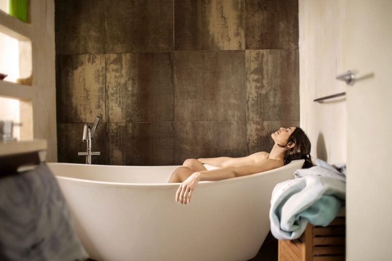 prendre un bain grâce à un son chauffe-eau thermodynamique