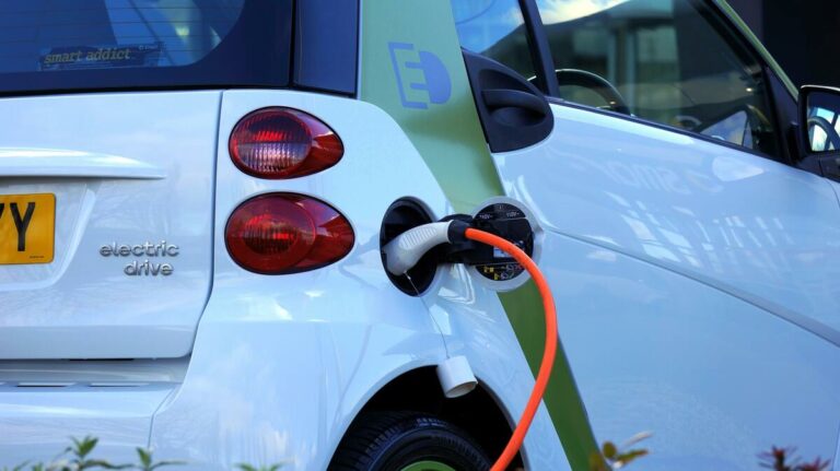 travaux-voiture-electrique-borne-recharge